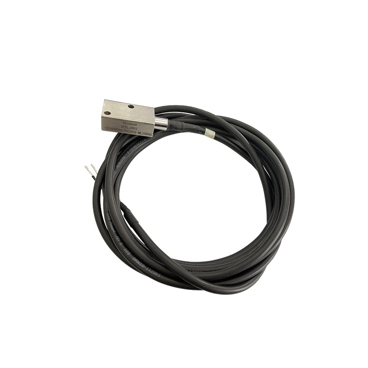 High stability high sensitivity temperature sensor for train